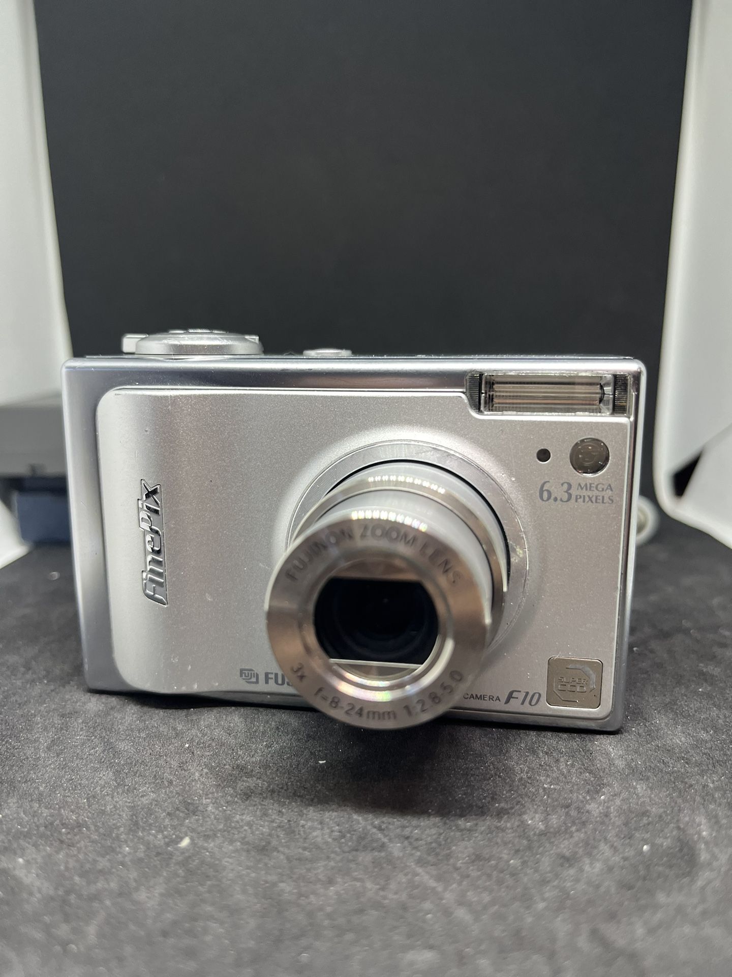 Fujifilm FinePix F Series F10 6.3MP Digital Camera - Silver