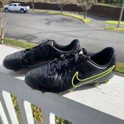  Nike Jr Tiempo Legend 10 Club Boys' Soccer Cleat Size 3Y