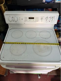 General Electric Stove and Oven appliance with extractor