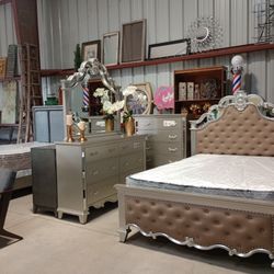 Bedroom Sets / Dining Sets / Dressers