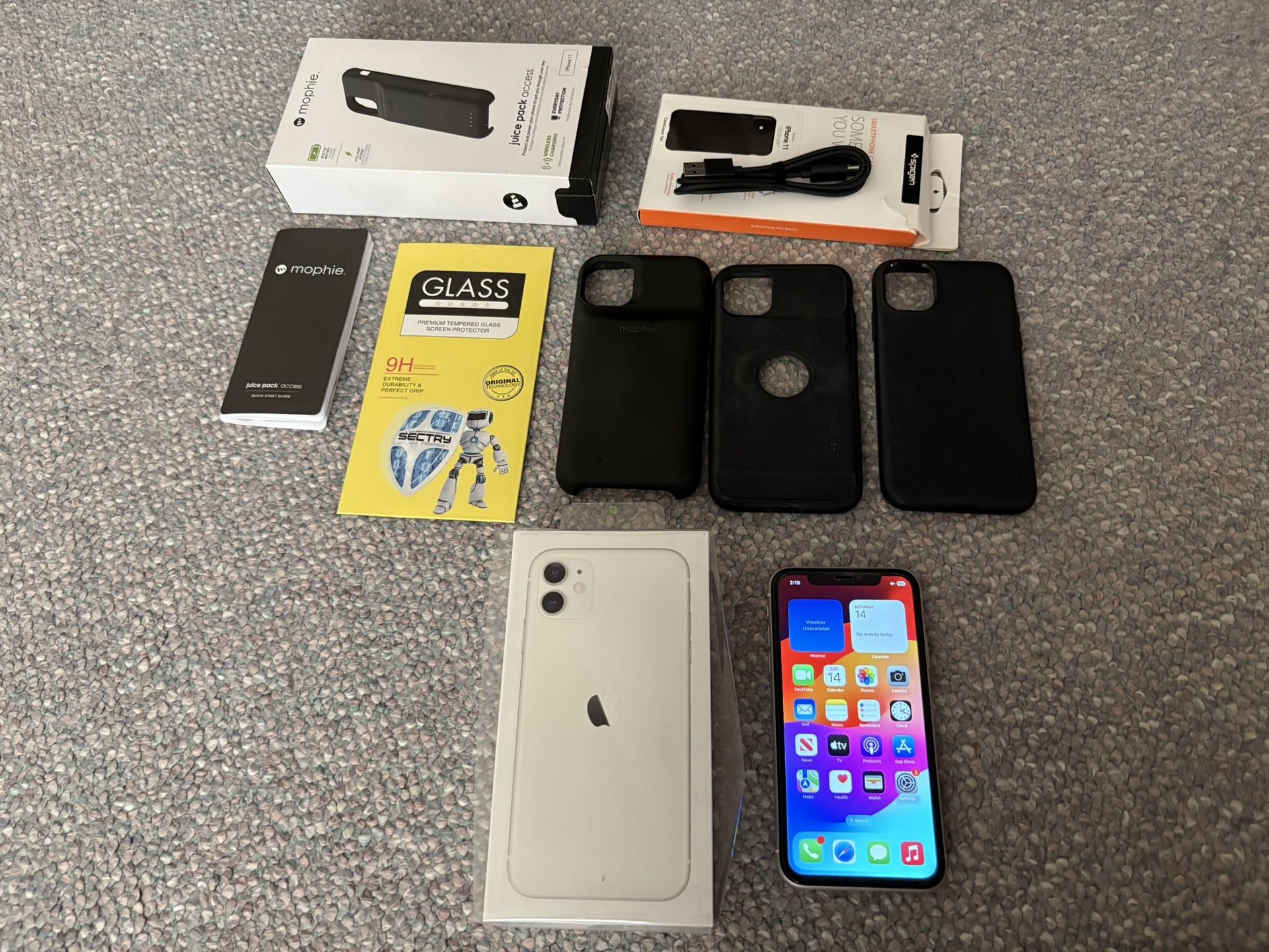 iPhone 11 128 GB White Factory Unlocked Clean IMEI With Original Box, New Accessories, Mophie Case
