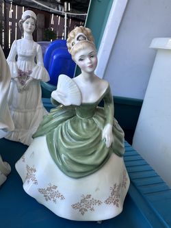 Royal Doulton HN2312 Soiree English Bone China Porcelain Figurine