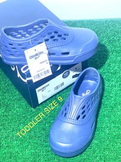 New OshKosh Toddler Shoes Size 9 (Nuevo).
