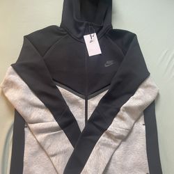 *BRAND NEW* Nike Tech Fleece *Dm me for more information*