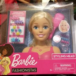 New BARBIE FASHIONISTA DOLL SET