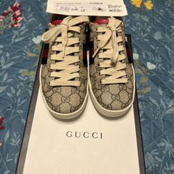 Gucci GG Supreme Sneakers 