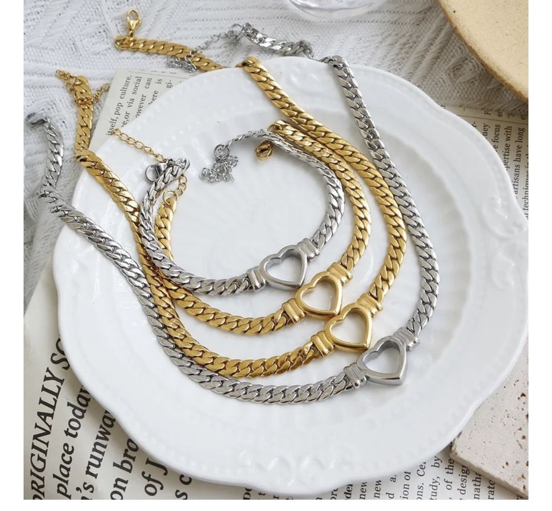 Details: Gold Plated Stainless Steel Jewelry Sets For Women Luxury Love Heart Chain Necklace Bracelet Metal: stainless steel Chain Length: 41+5 C