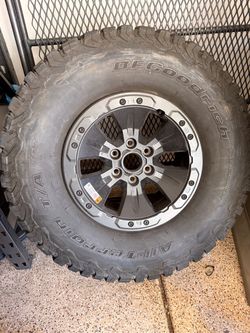 Ford Raptor stock wheel