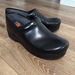 Dansko XP Clogs