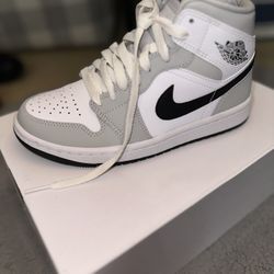 Air Jordan 1 (mid)