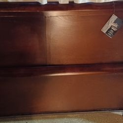Ashley Queen Headboard & Footboard W Rails