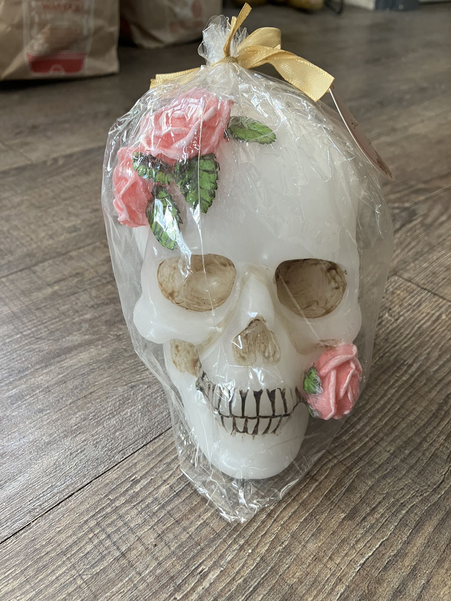 Skull And Roses Candle 