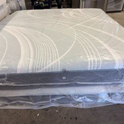 King Mattress Tempurpedic LuxeAdapt Medium Hybrid 