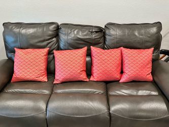 Throw Pillows (4 pillows)