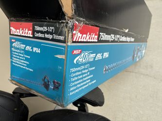 30” Maketia Hedge Trimmer 40 Volt Max