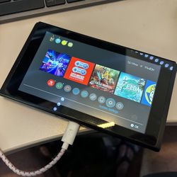 Nintendo Switch HAC‑001 Tablet Only – For Parts (Powers On, Bad Battery)