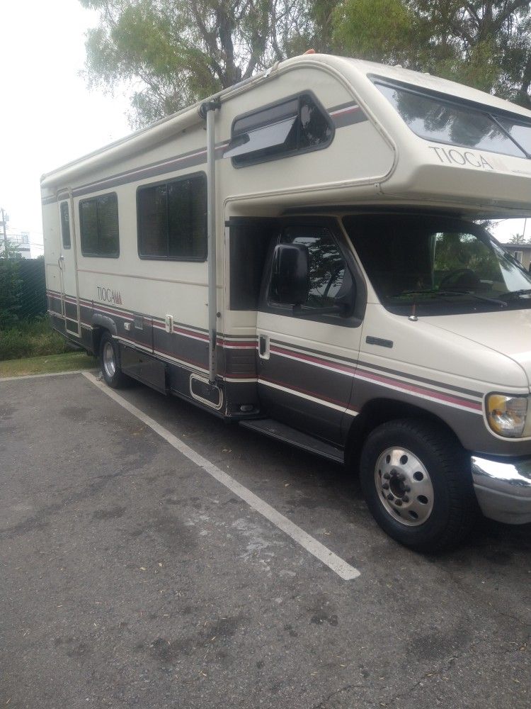 1992 Ford Tioga E-350