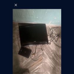 Good 18 Inch Flat Tv and Antenna $20