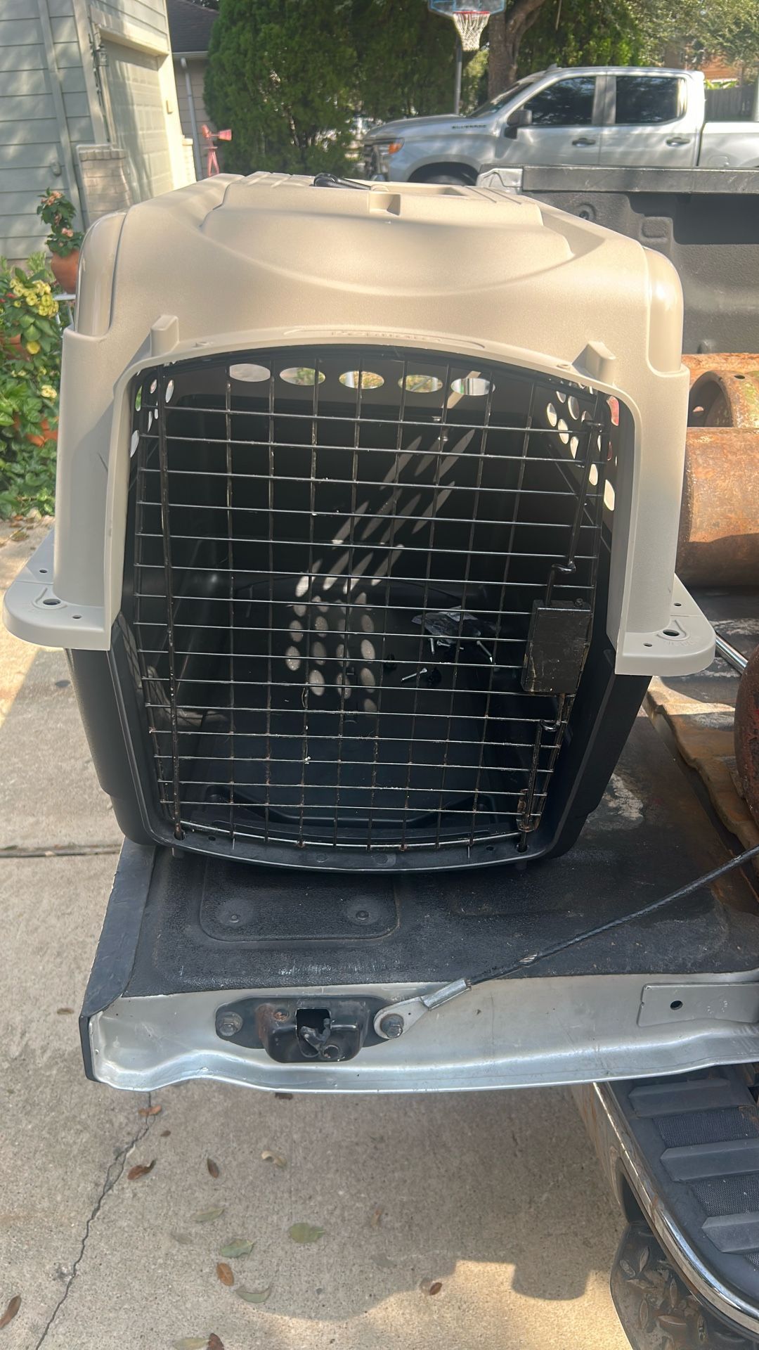Dog Crate Brand New 28” 25-30 Lbs