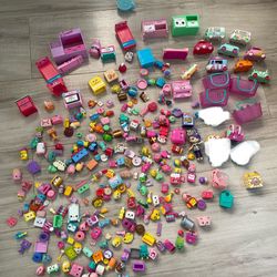 Shopkins Mini Toys Lot  $85.••located in Perris 