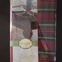 Table cloth, nice plaid poly blend size 60x84 or 60x104 $10.00 ea