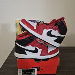Size 2.5y - Kids Snakeskin Jordan 1's - $115