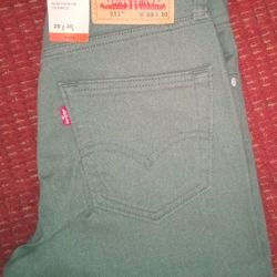 Women Levi's Sizes 30 -32 
