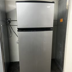 Whirlpool Apartment Size Top Freezer Refrigerator 18 Cu Ft