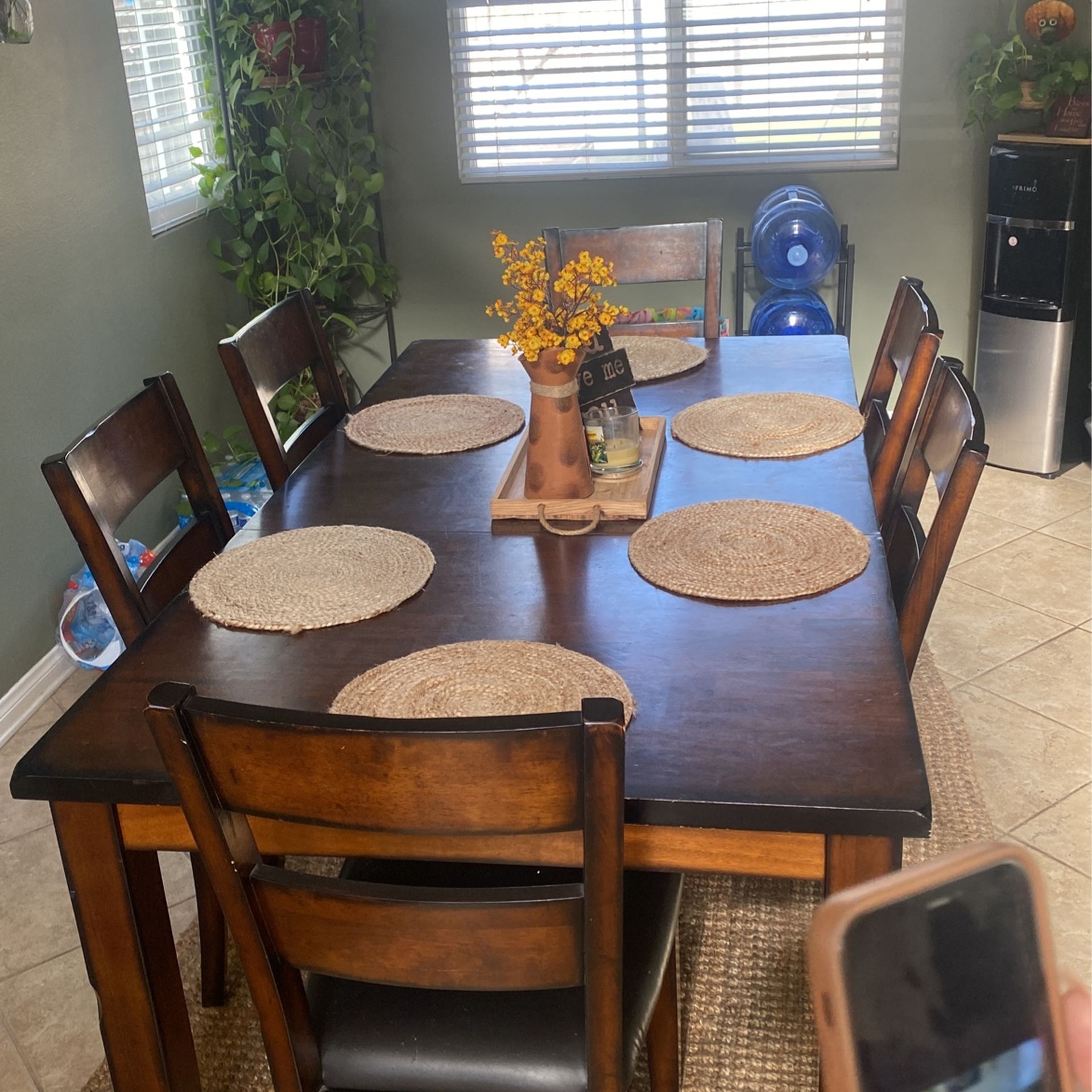 Dinner Table w/6 Chairs