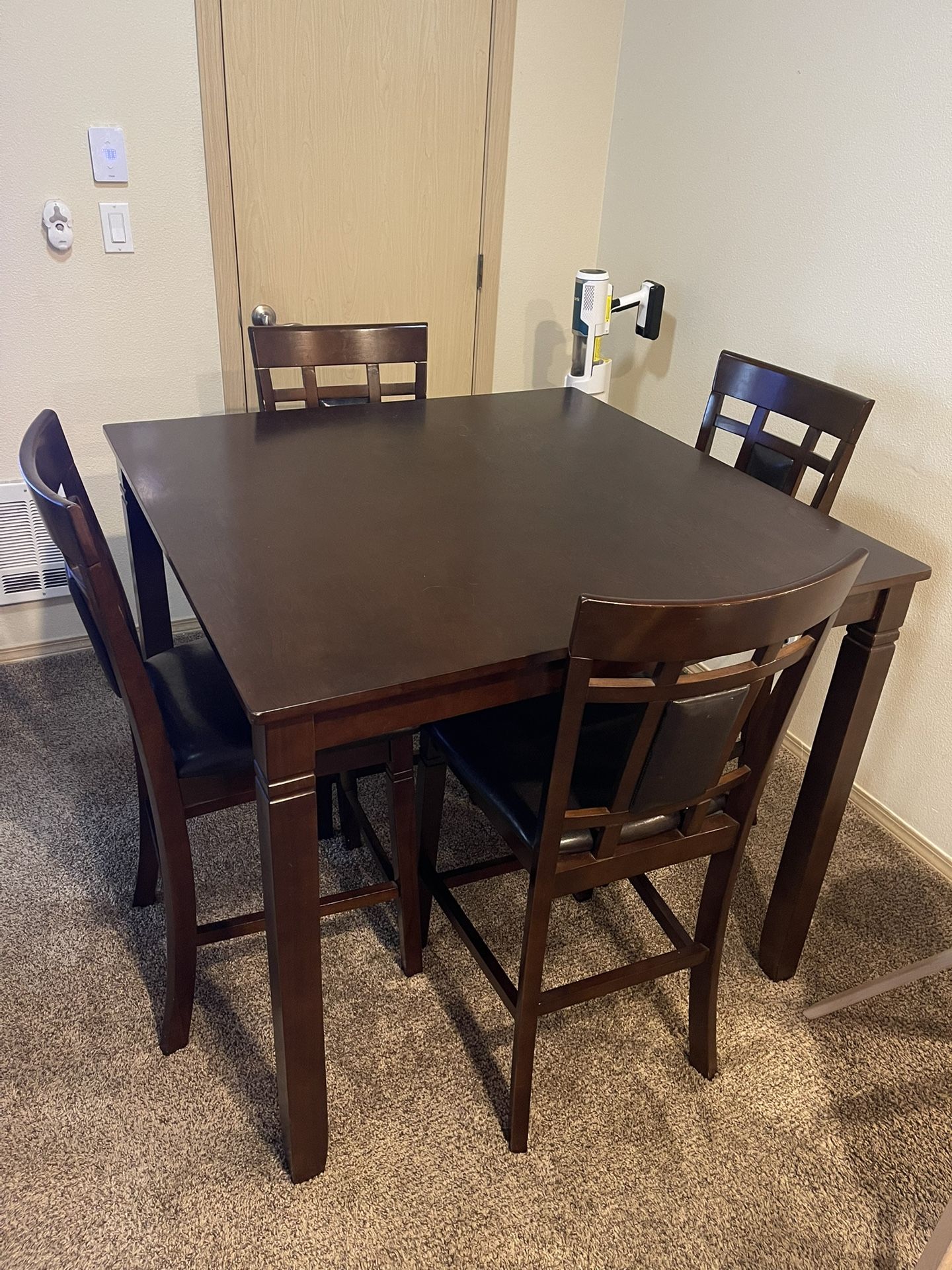 Kitchen Table & Chairs