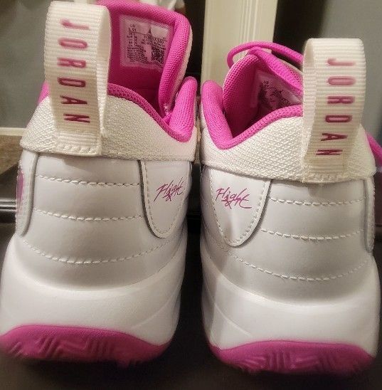 Jordan Max Aura 6 Shoes - White / Fire Pink