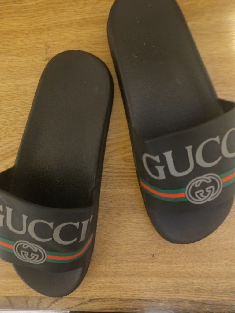 AUTHENTIC GUCCI SLIPPERZ