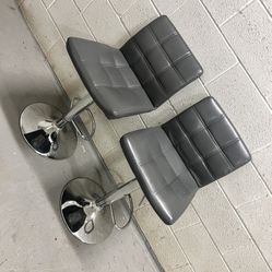 2 Bar Stools 