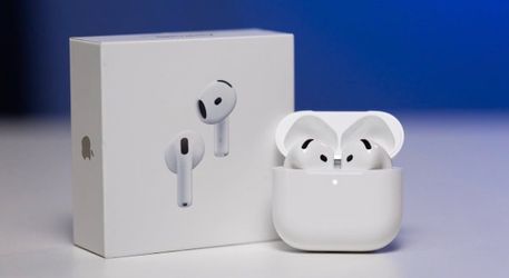 Apple AirPods with Charging Case