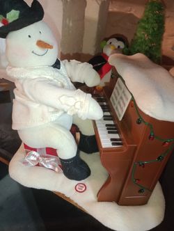 Musical Piano Playing Snowman