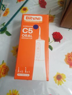 Cordless Oral Irrigator