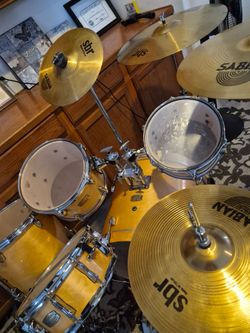 Yamaha Birch shell 20 inch complete with hardware and cymbals