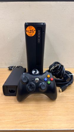 XBOX 360 S MODEL 4GB W/ CONTROLLER & ALL ACCESSORIES