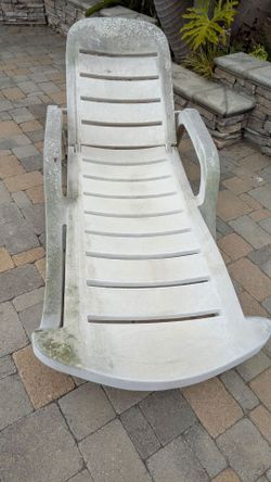 Free outdoor Lounger