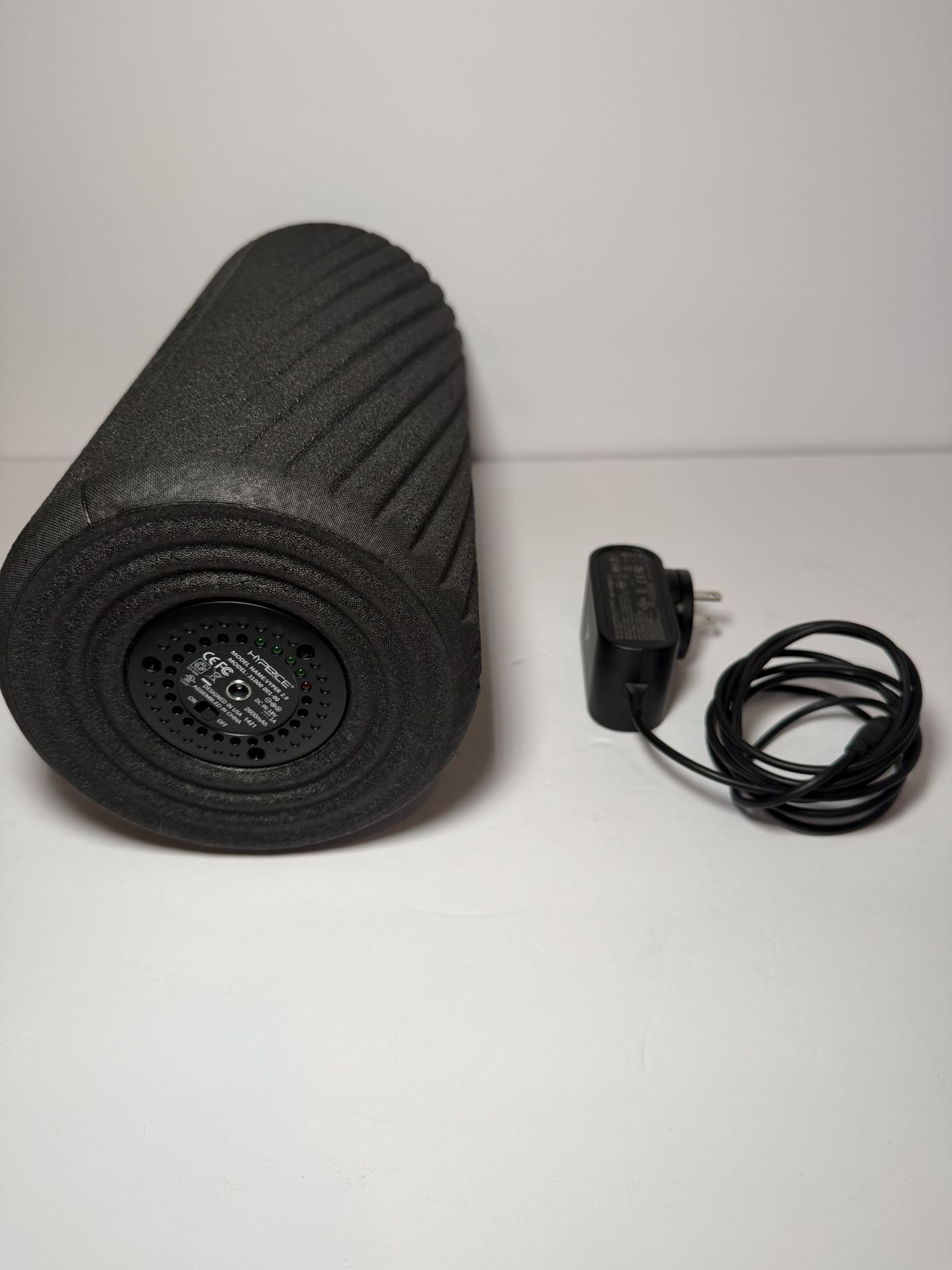 Hyperice Vyper 2.0 Vibrating Foam Roller Black Massage Grid Vibration w/ Charger