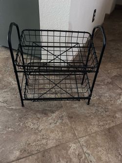 LIKE NEW🌿2 TIER MOVABLE BASKET🌿Organizer Stand