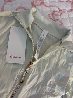 LULULEMON⚪️ (cream crop define jacket)