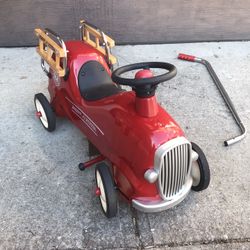 Firetruck - Decorative piece - Radio Flyer Fire Engine #9. 