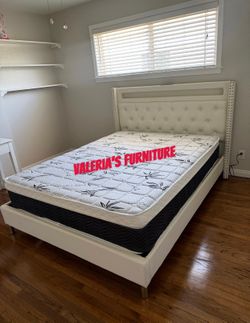 New queen bed with mattress