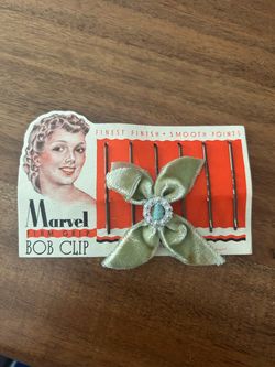 Vintage 1940’s Marvel "Firm Grip" bob clips on original display card