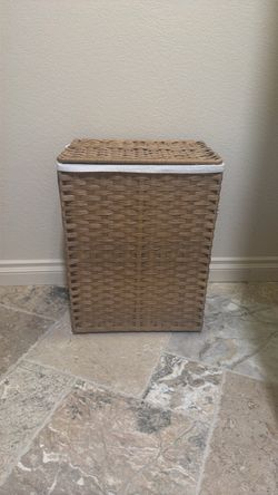 Wicker Style Laundry Hamper w/ Removable Liner Metal Frame 24”