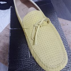 Size 9.5 Yellow Mellow shoe