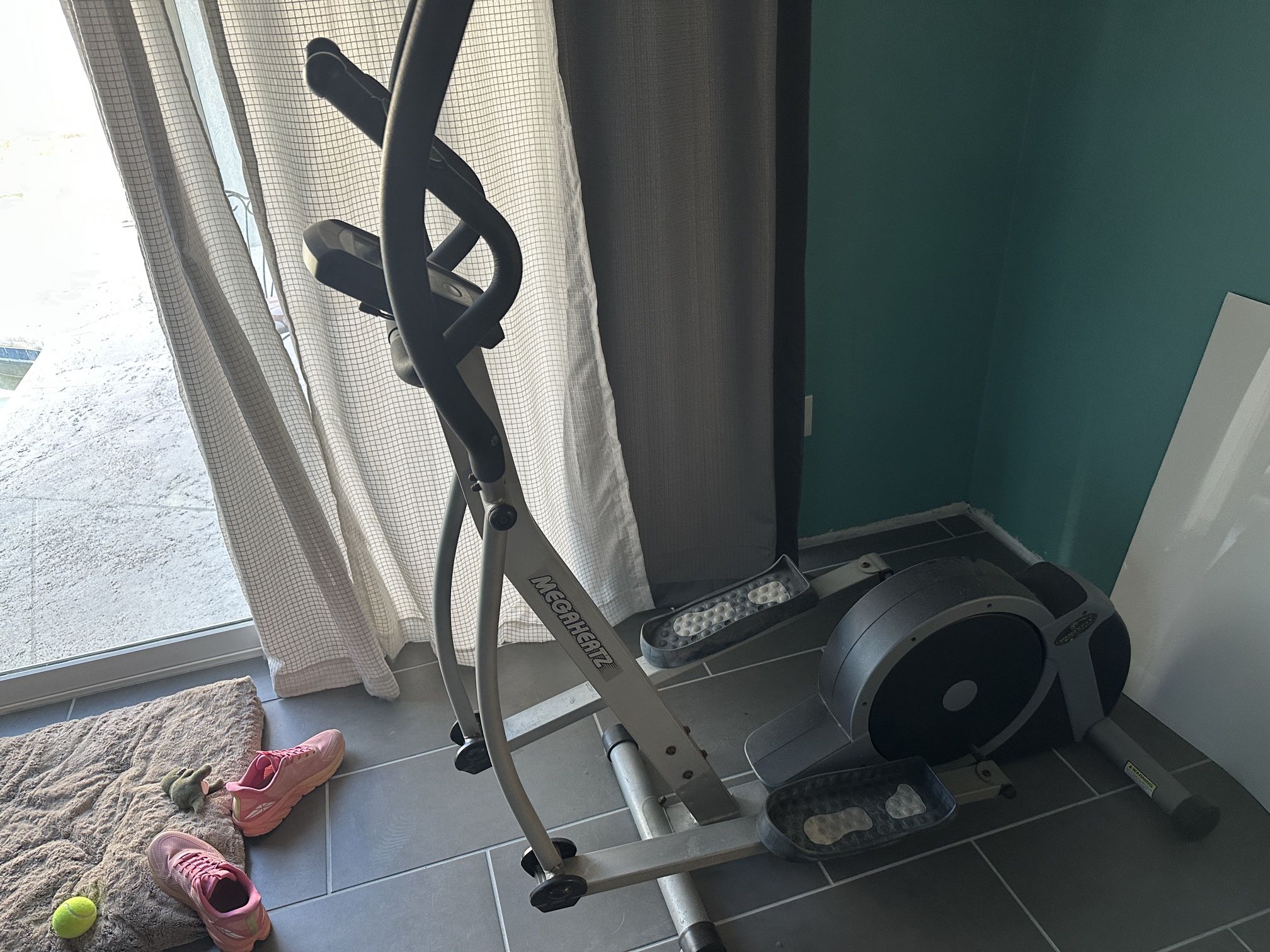 Bodyfit Elliptical Machine (for parts)