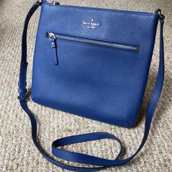 NEW Kate Spade New York 454 Large Swingpack Buckle Crossbody (Blue)