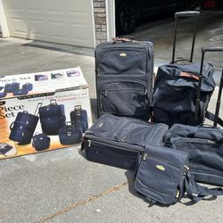 5 piece Ricardo Beverly Hills luggage set